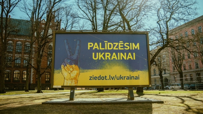Plakāts palīdzēsim Ukrainai