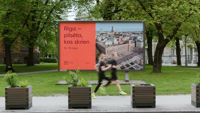 Pilsētvides plakāts Rīgas-pilsētas, kas skrien!