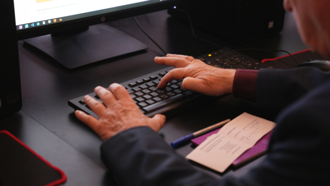 Seniori apgūst digitālās prasmes