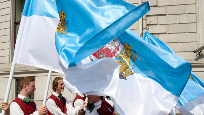 Nes Rīgas karogus