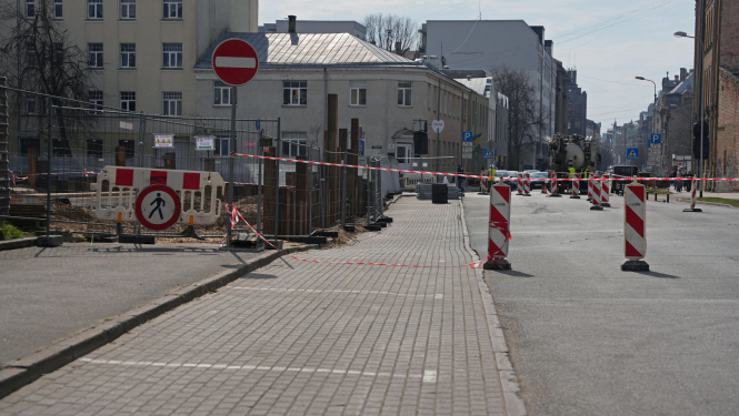 Slēgta satiksme Tērbatas, Lielgabala posmā