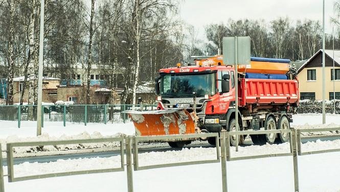 Sniega tītīšanas mašīna
