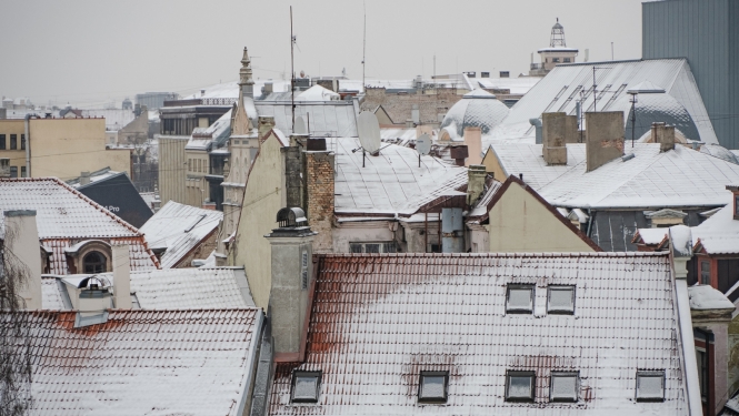 Sniegoti Rīgas jumti