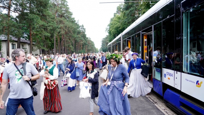 Satiksme uz dziesmu svētkiem