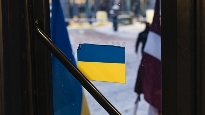 Ukrainas karogs uz loga