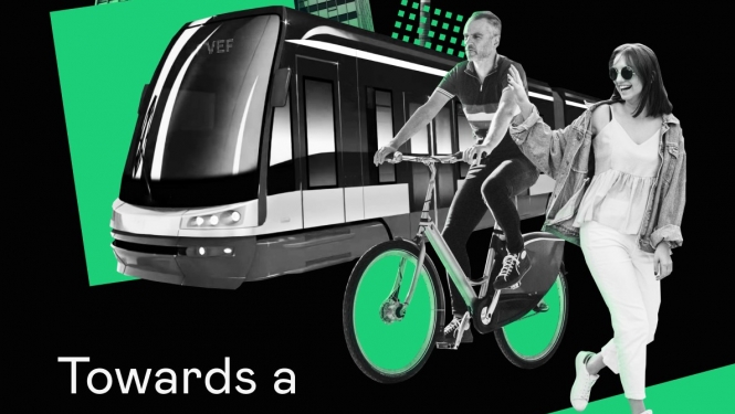 Plakāts uz kura attēloti cilvēki, tramvajs un ēkas