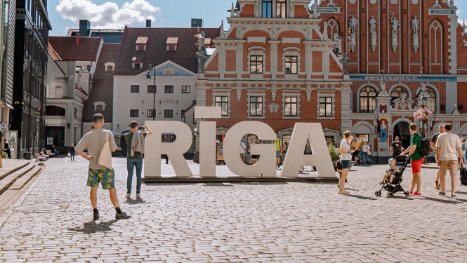 Uzraksts Rīga Rātslaukumā