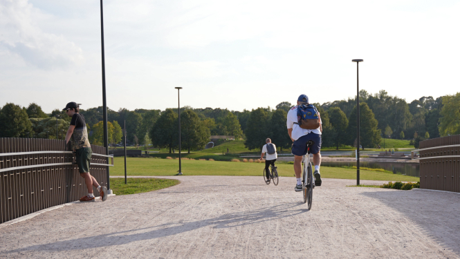 Uzvaras parks tiltiņš