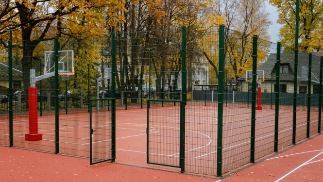 Rīgas 47.vidusskolas sporta laukums