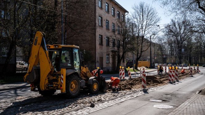 Pārbūv\e tramvaja sliedes