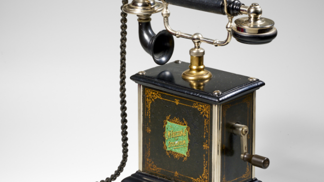 Galda vietējās baterijas telefona aparāts