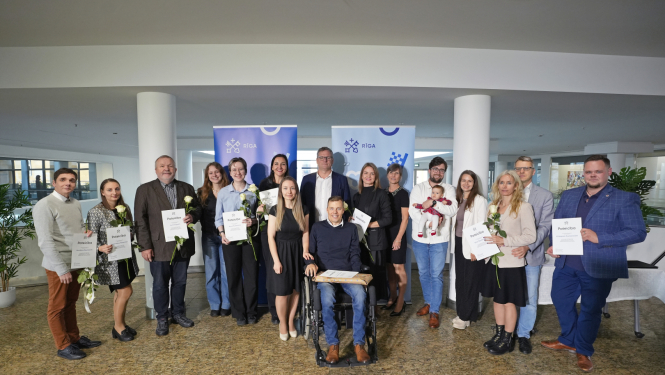 Rīgas  domes atzinību saņem labdarības projekta “Sapņu pavadonis” brīvprātīgie