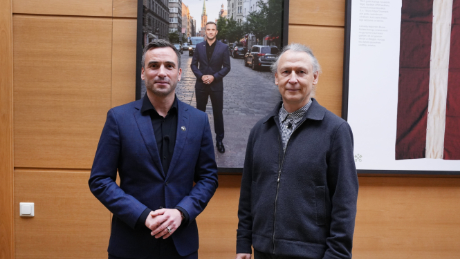 Mārtiņš Staķis un  fotogrāfs Jānis Deinats