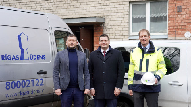 SIA “Rīgas ūdens” valdes loceklis Normunds Zvaunis, Rīgas domes priekšsēdētāja vietnieks Edvards Ratnieks un AS “Sadales tīkls” valdes loceklis, attīstības direktors Vīgants Radziņš 