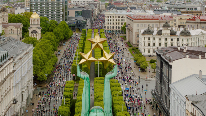 Brīvības pieminekļa zvaigznes un maratona skrejēji