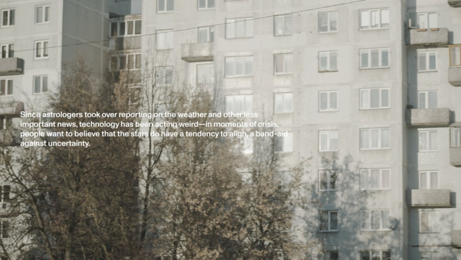 Izstādes darbs daudzdzīvokļu ēka