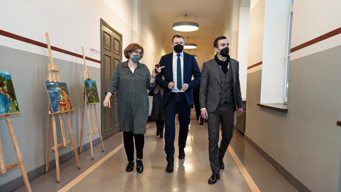 Rīgas domes vadība Ukraiņu vidusskolā