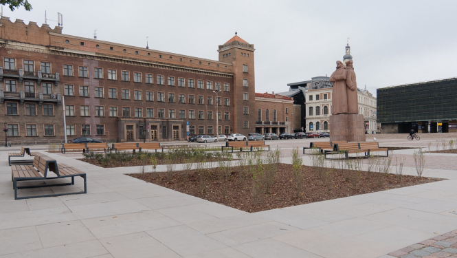 Atjaunots Strēlnieku laukums