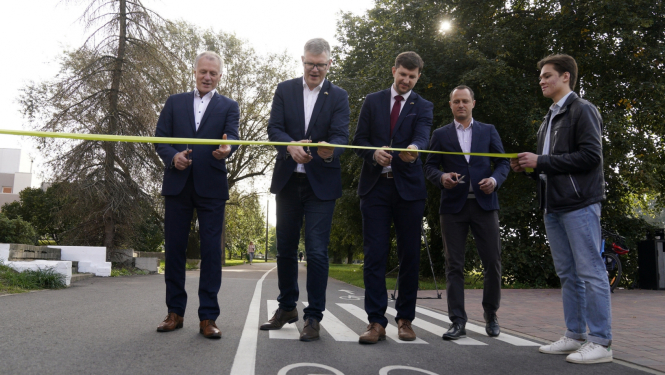 RD vadība pārgriež lentu