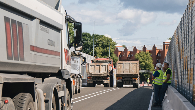 Smagās mašinas uz Austrumu maģistrāles