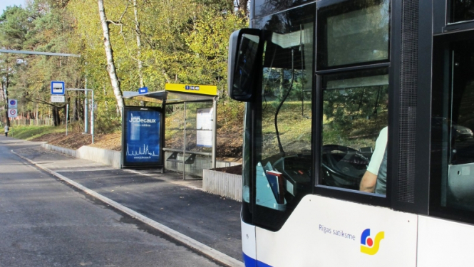 Autobus pieturā