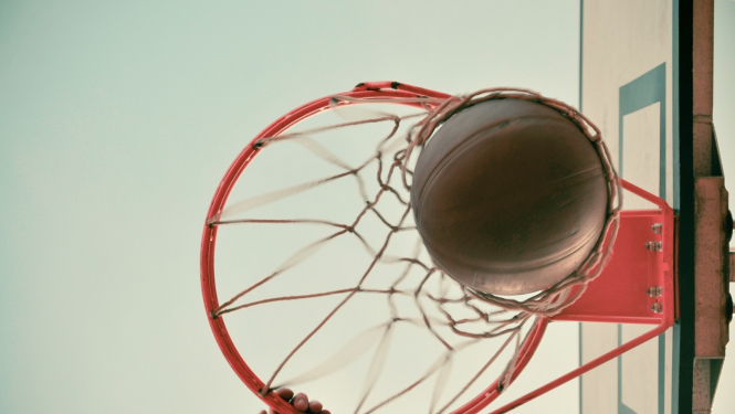 Basketbola grozs un bumba