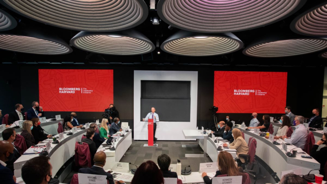 Mērs piedalās apmācībās