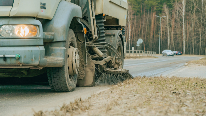 Tīrīšanas mašīna tīra brayktuvi