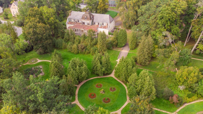 Burtnieku muižas parks