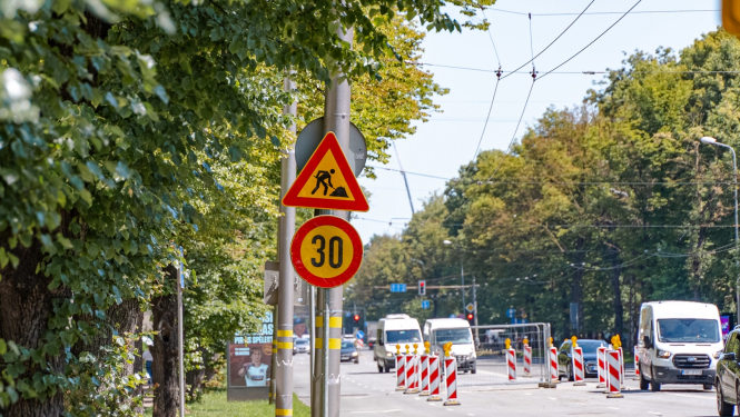 Ceļa zīme ielu remonts