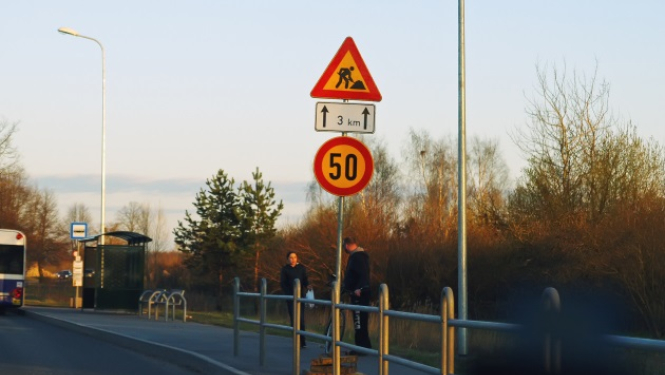 Ceļa zīme Uzmanību remonts