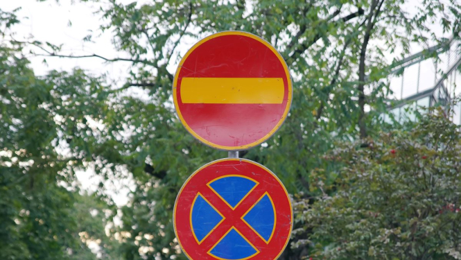 ceļa zīme braukt aizliegts