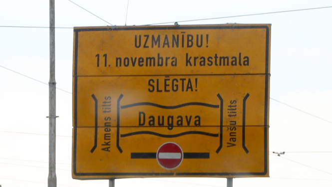 Ceļa zīme krastmala slēgta