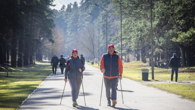 Nūjotāji Mežaparkā
