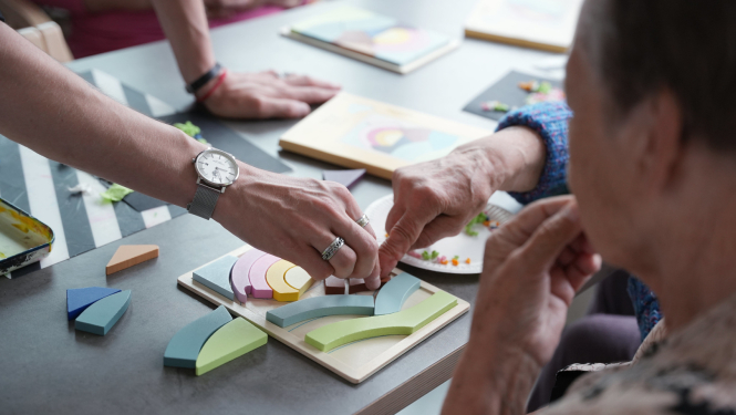 Cilvēki pansionātā