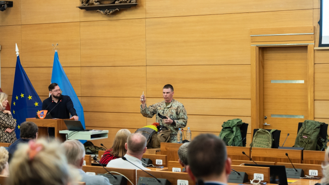 Civilās asizsardzības seminārs sēžu zālē