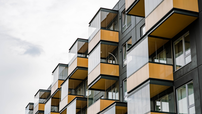 Daudzdzīvokļu māja