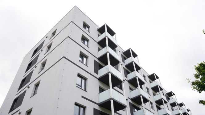 Daudzdzīvokļu māja