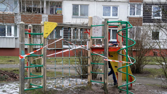 Bīstams rotaļu laukums