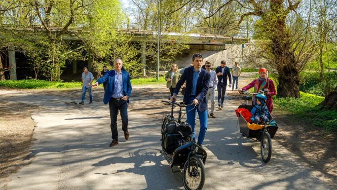 O.Pulks un Bieriņu apkaimes attīstības biedrības pārstāvji