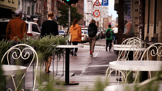 Tērbatas ielas āra kafejnīca