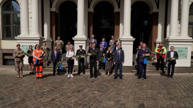 Kopbilde Rātsnama priekšā