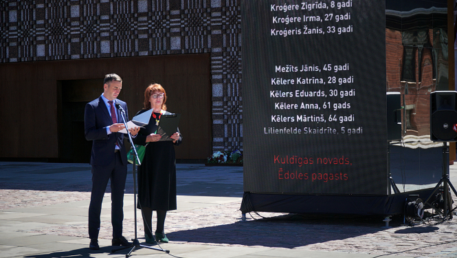 Rīgas domes priekšsēdētājs Mārtiņš Staķis un deputāte, filmas “Sibīrijas bērni” režisore Dzintra Geka-Vaska