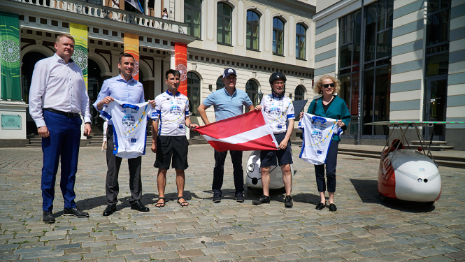 Rīgā ieradās “Sun Trip Europe” velobrauciena līderi