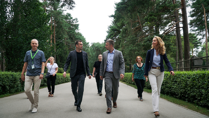 Rīgas domes vadība apmeklē Zooloģisko dārzu