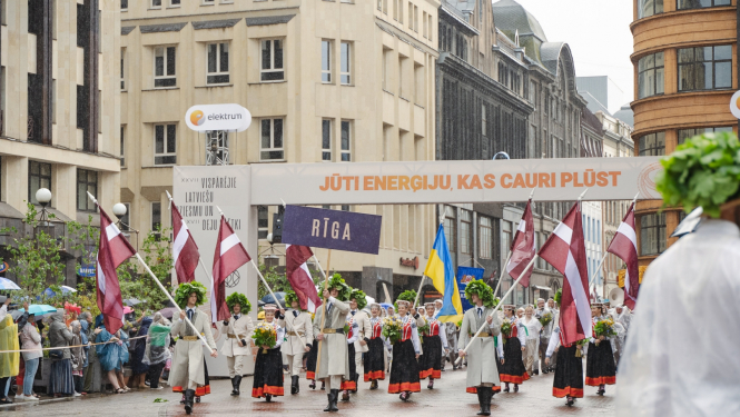 Dziesmu un deju svētku gājiens