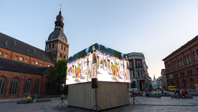 Dziesmu un deju svētku skatīšanas Doma laukumā