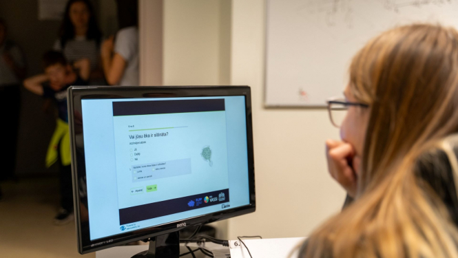 Spēlē energoefektivitātes spēli datorā