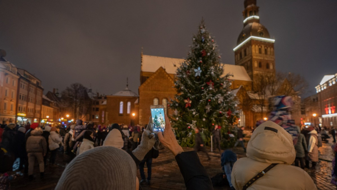 Ziemassvētku egle Doma laukumā