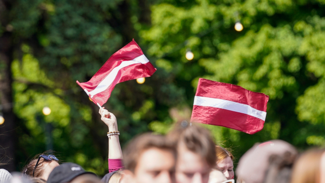 Fani ar valsts karogiem